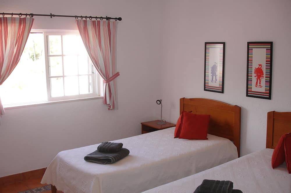 26149/Al Lovely 4 bed 3 bath villa with large fenced pool, 250 metres to beach in Castro Marim, Faro Distrikt