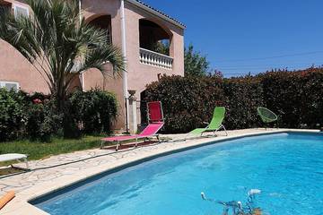 Location de vacances pour 5 personnes, avec jardin ainsi que terrasse et piscine à Appietto