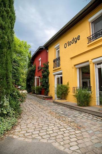 Hôtel pour 2 personnes, avec sauna et piscine ainsi que jardin et vue, animaux acceptés dans Cleppé