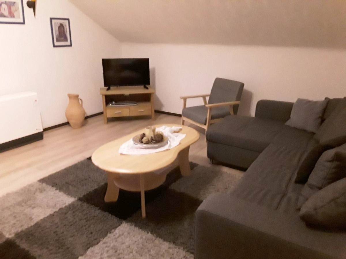 Geheel appartement, Two-Bedroom Apartment ( 4 Adults) in Niedersfeld, Upland