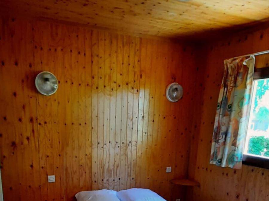 Camping Le Moulin du Teinturier - Chalet 4 personnes - Chalet 2 chambres 4 personnes 35m2 in Saint-Martin-Valmeroux, Parc naturel régional des Volcans d'Auvergne