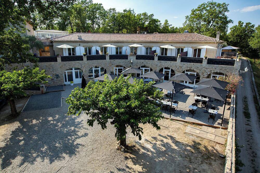 Entire apartment, Tierracotta aparthotel 2 persons in Sainte-Tulle, Parc naturel régional du Luberon