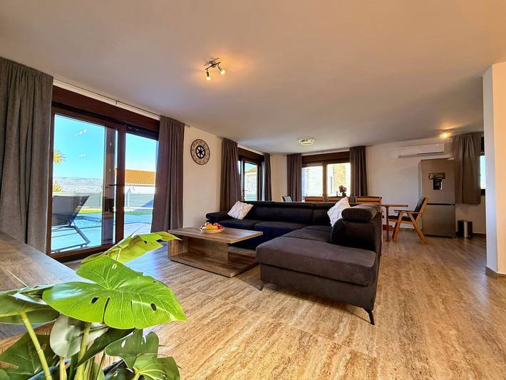 Villa pour 8 personnes, avec vue et jardin ainsi que balcon et piscine à Klimno - 2