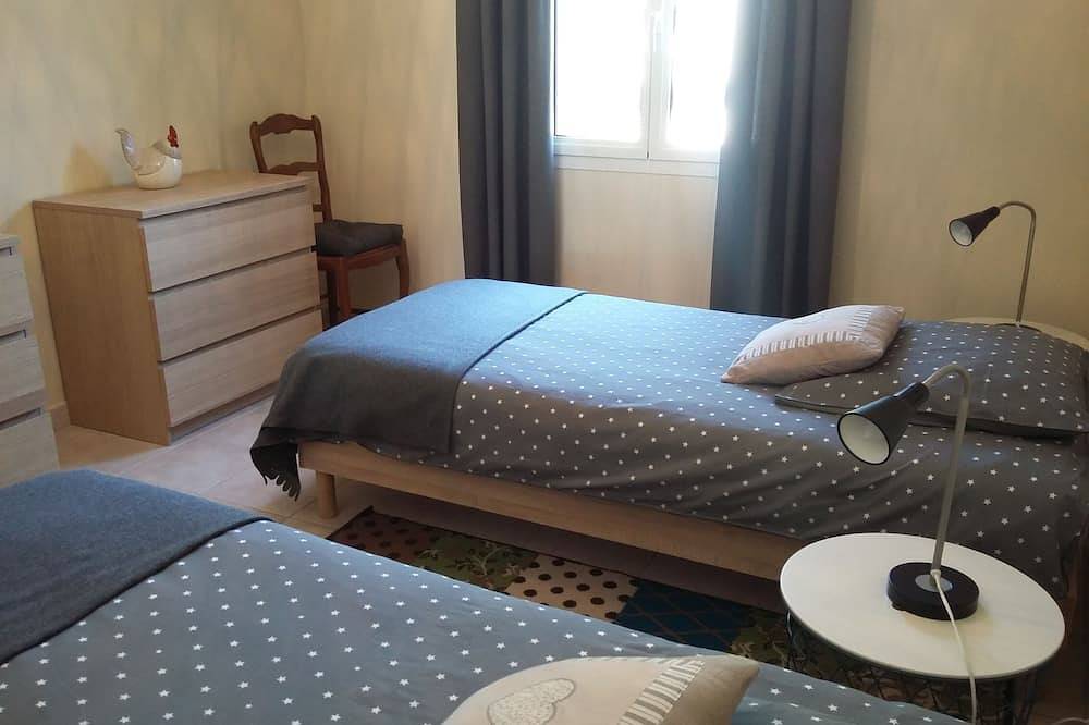 Albergue 6 personas en un viñedo - con acceso a la piscina in Violès, Vaucluse
