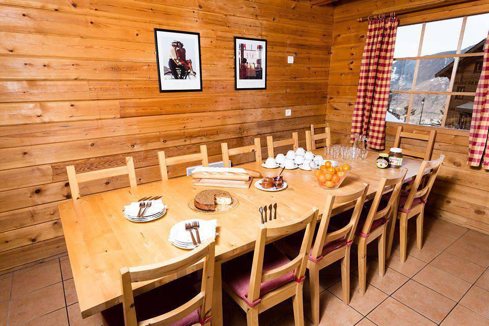 Chalet Noella - Doppelchalethälfte 8 Zimmer für 14 Personen in La Tania, La Perrière