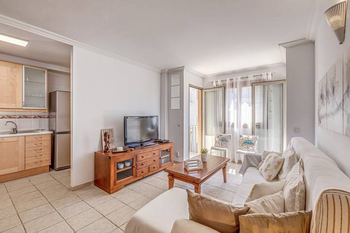Apartamento entero, Apartamento "Mariners" Cerca de la playa con vistas al mar, aire acondicionado y terraza. in Puerto de Alcúdia, Alcúdia