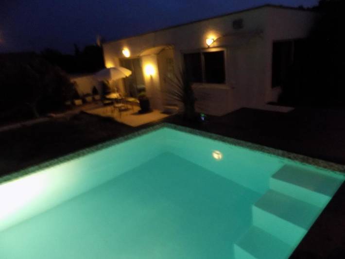 Location de vacances pour 4 personnes, avec piscine ainsi que vue et jardin à Villemoustaussou - 3