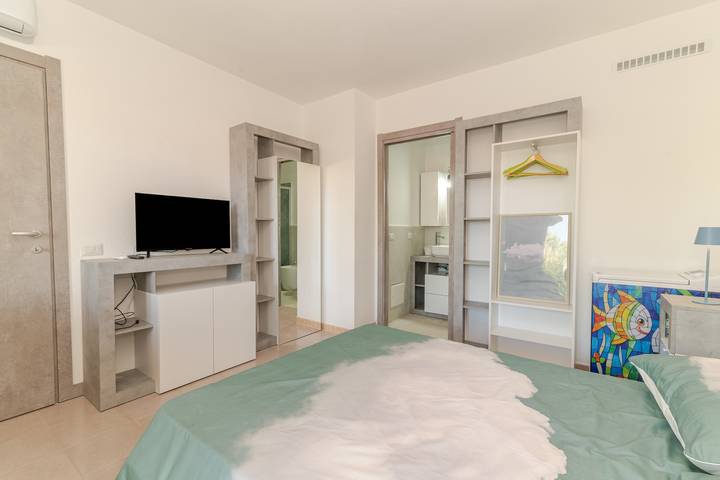 Appartamento intero, Camera Privata Luxury Room Centro San Teodoro' con terrazza e giardino privati, aria condizionata in San Teodoro, Olbia-Tempio
