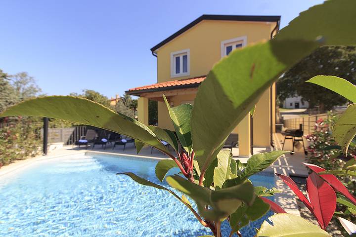 Villa für 8 Personen, mit Balkon und Terrasse sowie Pool in Porec und Umgebung - 2