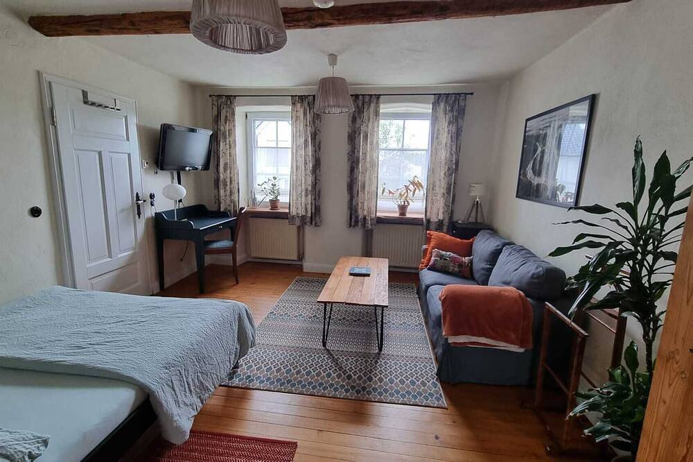 Ganze Wohnung, Gemütliche Ferienwohnung am Waldrand in altem Bauernhaus 15 Minuten von der City in Saarbrücken, Saarbrücken & Umgebung