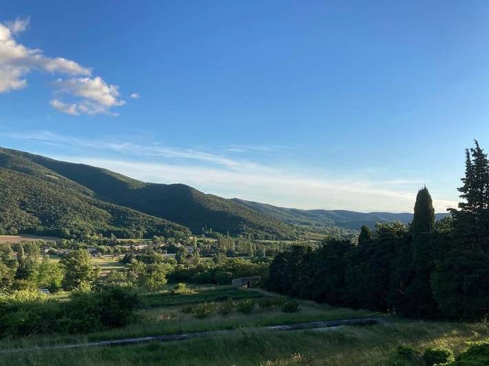 Appartement de vacances pour 4 personnes, avec piscine ainsi que vue et jardin