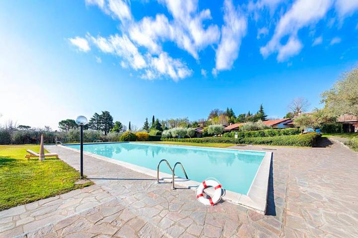 Casa vacanza per 6 persone, con giardino e vista lago nonché piscina e panorama, adatto a famiglie con bambini in Soiano del Lago