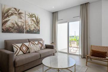 Casa rural para 3 personas, con jardín además de piscina y balcón en Olhão