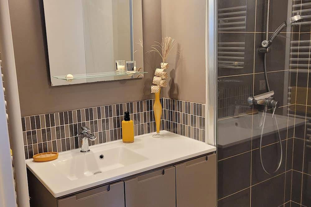 Entire apartment, Pleasant apartment with balcony in Chartres, Chartres region