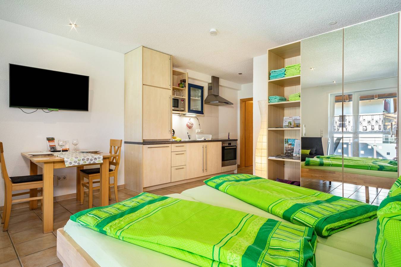 Ganze Wohnung, Ferienwohnung 2, 35qm' mit Gemeinschaftsgarten, Balkon und Wlan in Deggenhausertal, Region Bodensee-Oberschwaben