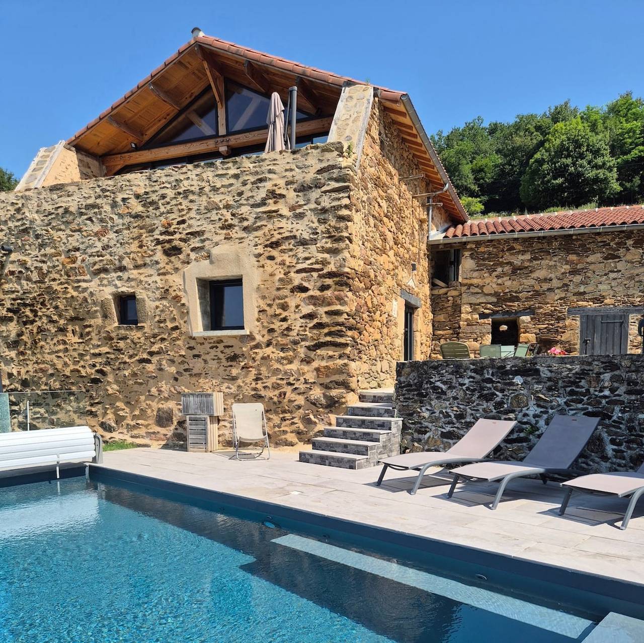 Aubié superbe propriété pour 20 avec piscine in Latouille-Lentillac, Lot