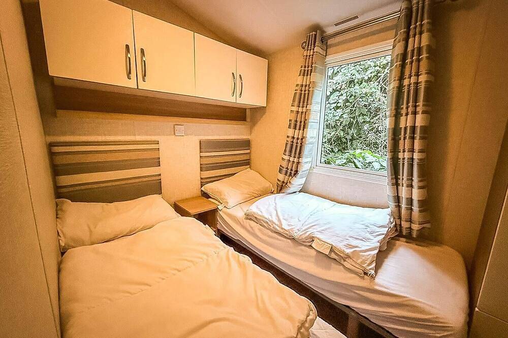 Lovely dog friendly caravan for hire at California Cliffs, Norfolk in California (Great Yarmouth), Great Yarmouth