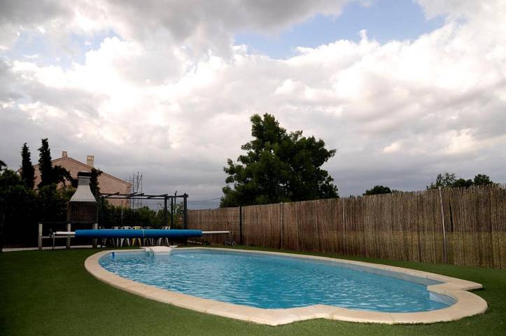 Apartamento para 10 personas, con Balcón y Terraza además de Jardín y Piscina en Cabañas de Polendos