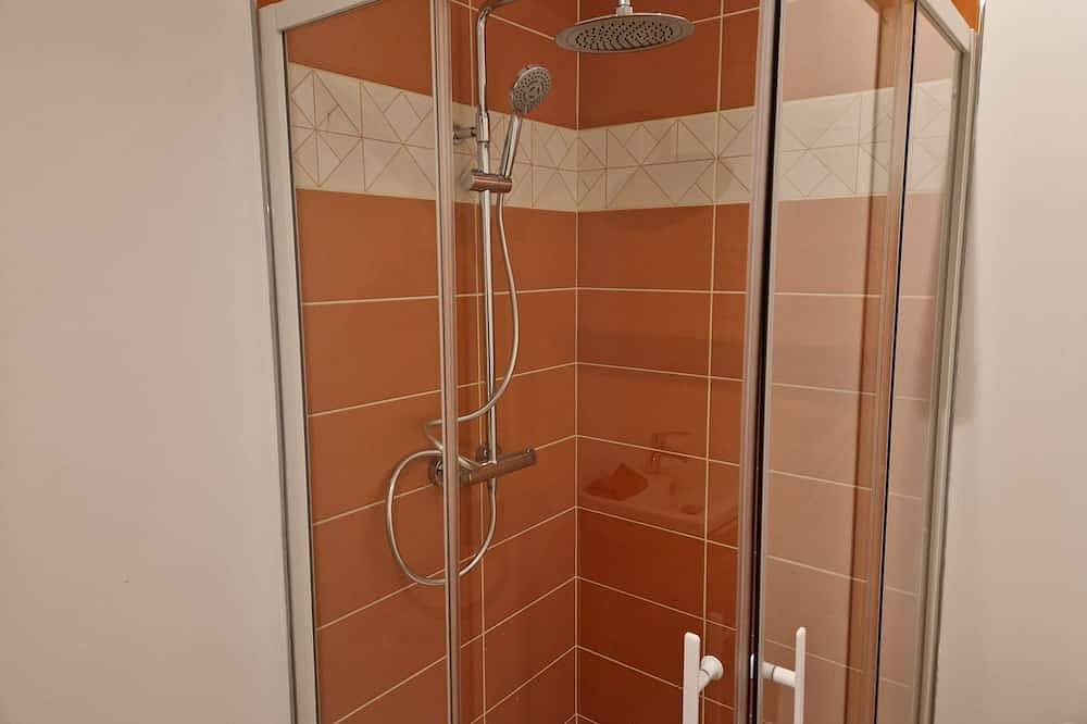 Apartamento entero, Apartamento-Familiar-Baño privado con ducha-Vista al patio in Chartres-de-Bretagne, Región de Rennes
