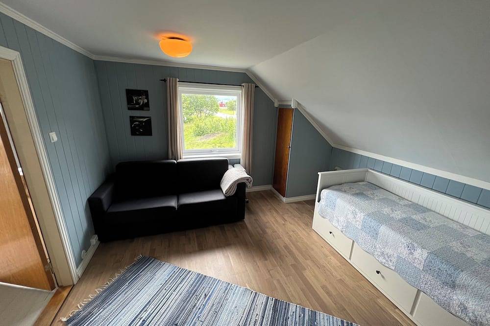Fabulous 4-bedroom villa with Ac in Møre og Romsdal, boat available in Haram, Nordlige Fjord-Norge