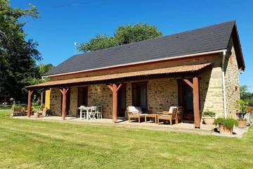 Cottage pour 4 personnes, avec terrasse à Neuvic