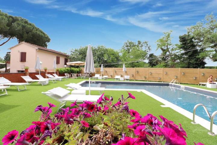 Hôtel pour 2 personnes, avec vue ainsi que jardin et piscine, animaux acceptés
