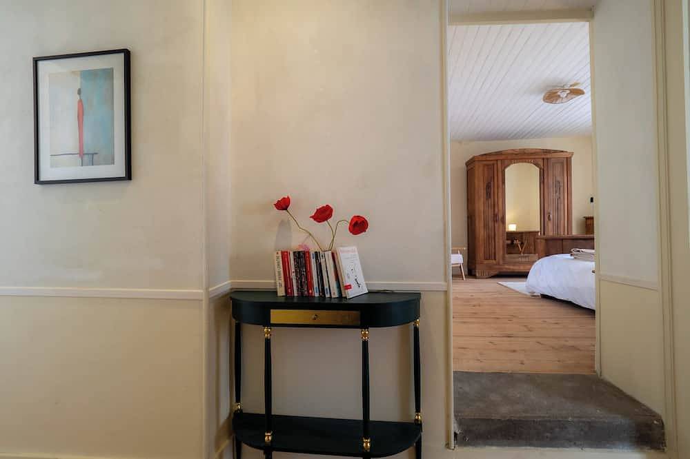 Le Gentil Coquelicot, all the charm of an old, tastefully renovated house. in Monpazier, Périgord Pourpre