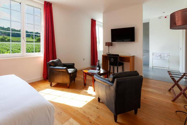 Chambre d’hôte pour 13 personnes, avec jardin et vue, animaux acceptés à Vertus - 3