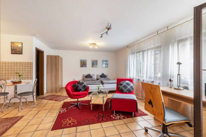 Entire studio, Holiday Apartment "Apartment Am Wasen" with Balcony in Kirchheim unter Teck, Landkreis Esslingen