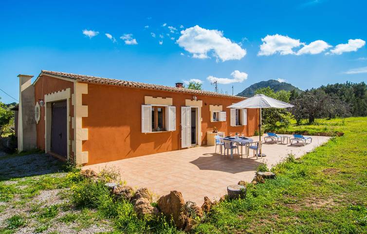 Sonnige Wohnung mit Terrasse & Pool, 800m zur Cala de n'Aladern in Font de sa Cala, Capdepera