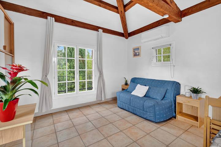 Entire studio, Studio Apartment 'Var Hyères  Proche Plage' with Private Terrace, Wi-Fi and Air Conditioning in La Garde, Parc national Port-Cros