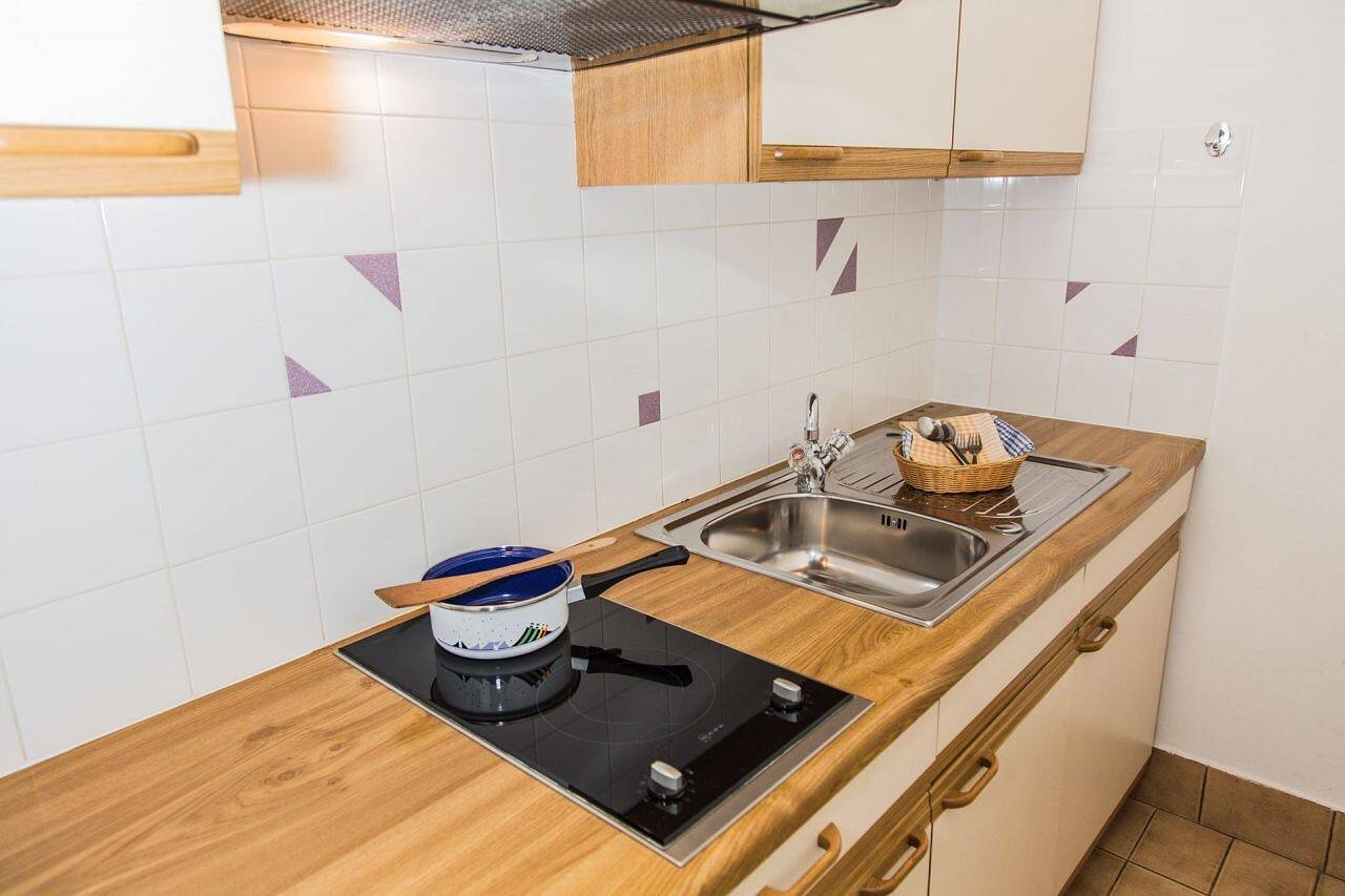 Ganzes Studio, Einzimmerapartment 'Ferienwohnung Lanz 3' mit Bergblick, Privatem Garten und Wlan in Oberlana, Lana