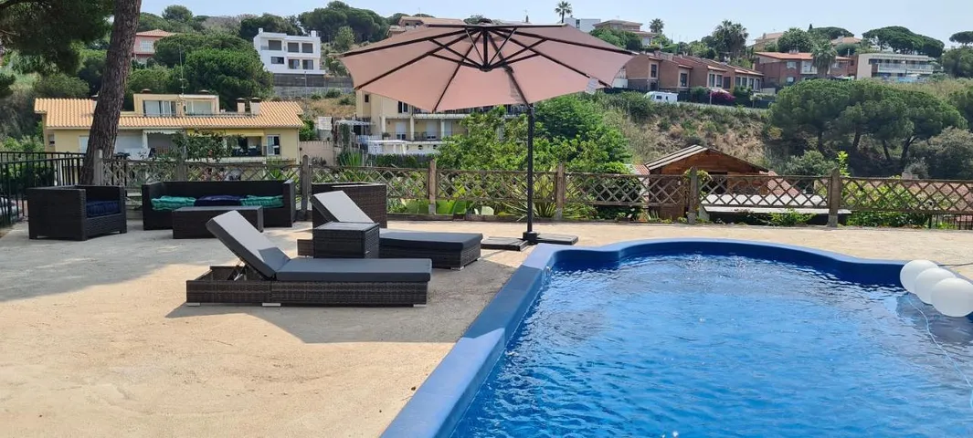 Apartamento de vacaciones para 6 personas, con piscina además de jardín y vistas - 1