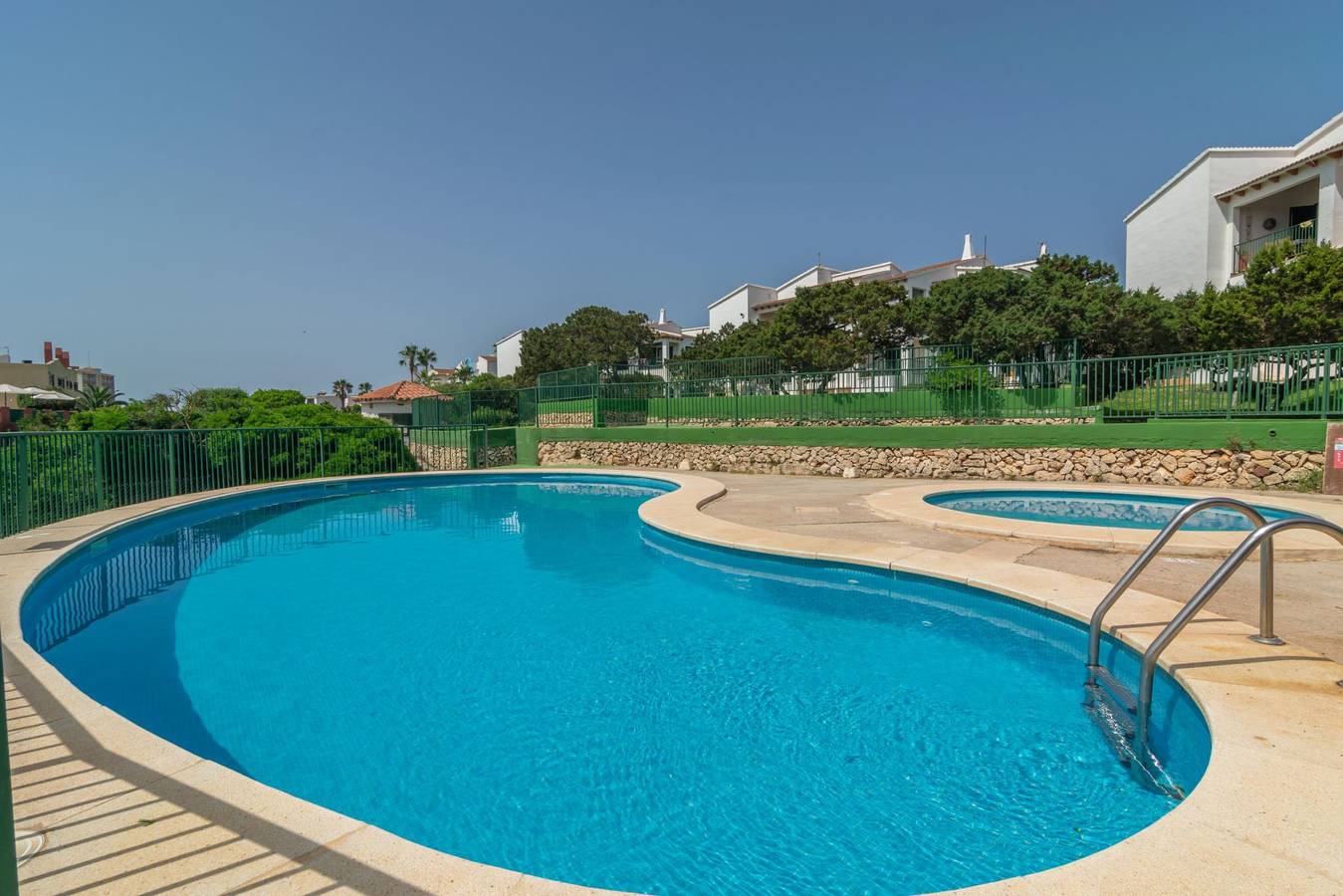 Appartement de vacances entier, Biniforcat 11 - Appartement confortable avec piscine commune à 250 mètres de la plage. in Cala Blanes, Ciutadella