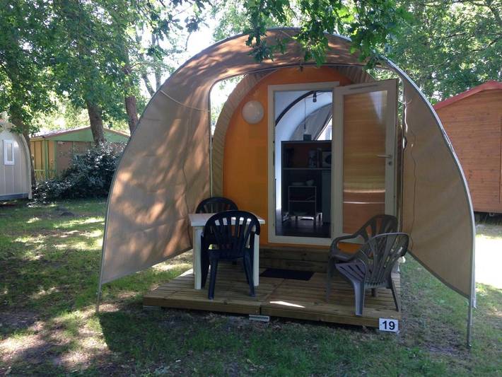 Camping pour 4 personnes, avec vue ainsi que jardin et piscine, animaux acceptés à Vendays-Montalivet - 2