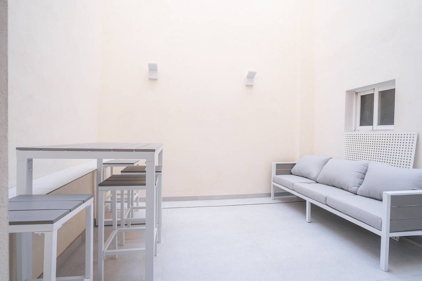 Entire apartment, Urban Suites Gallery Palma Ti/75 by Priorityvillas in Palma Old Town, Palma