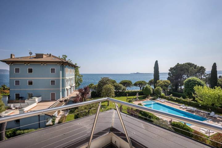 Monolocale intero, Monolocale 'Madeleine' con vista sulle montagne, piscina e Wi-Fi in Maderno, Toscolano-Maderno