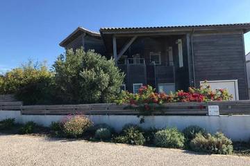 Gîte pour 8 personnes, avec jacuzzi ainsi que jardin et terrasse dans Grottes de Matata