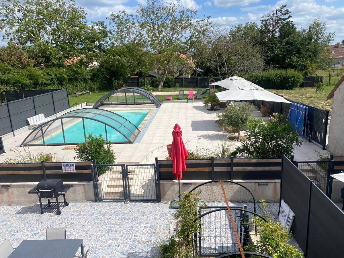 Gîte Les Trois Clés piscine privée 14 pers in Maslives, Région de Blois