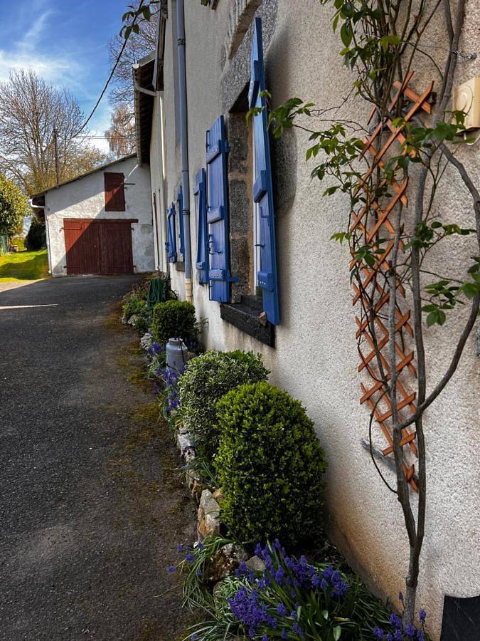Location de vacances pour 2 personnes, avec vue et jardin, animaux acceptés à Giat - 2