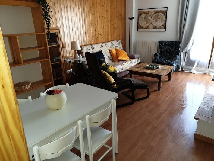 Ganze Wohnung, Geräumige 2-Zimmer-Wohnung mit Parkplatz in Villanúa in Villanúa, Aragonesische Pyrenäen