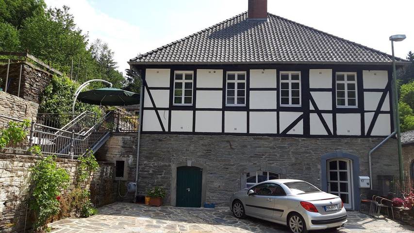 Appartement voor 8 personen, met tuin en sauna, kindvriendelijk in Monschau