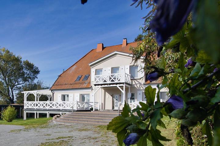 Ferienwohnung für 8 Personen, mit Terrasse und Garten sowie Pool und Sauna in Bergen auf Rügen