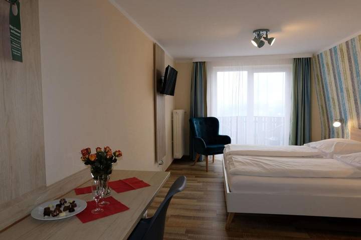 Hotel für 2 Personen, mit Balkon und Terrasse sowie Ausblick in Rothenberg - 3