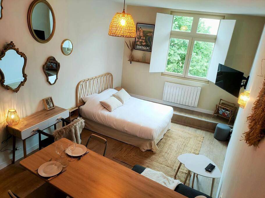 Appartement entier, Agréable studio du Coderc avec balnéo in Périgueux, Périgord Blanc