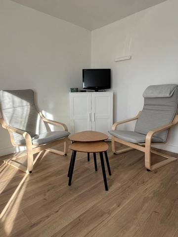 Gîte pour 2 personnes, avec jardin ainsi que vue et terrasse à Saint-Germain-Lembron