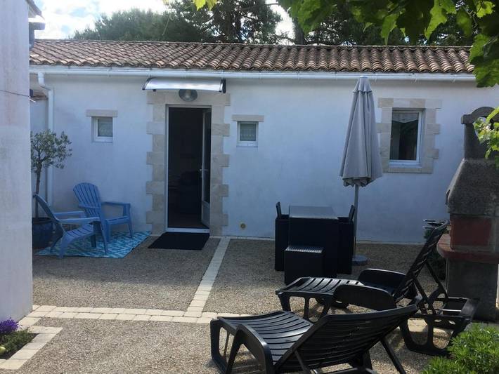 Location de vacances pour 3 personnes, avec vue et jardin, adapté aux familles à La Flotte - 2