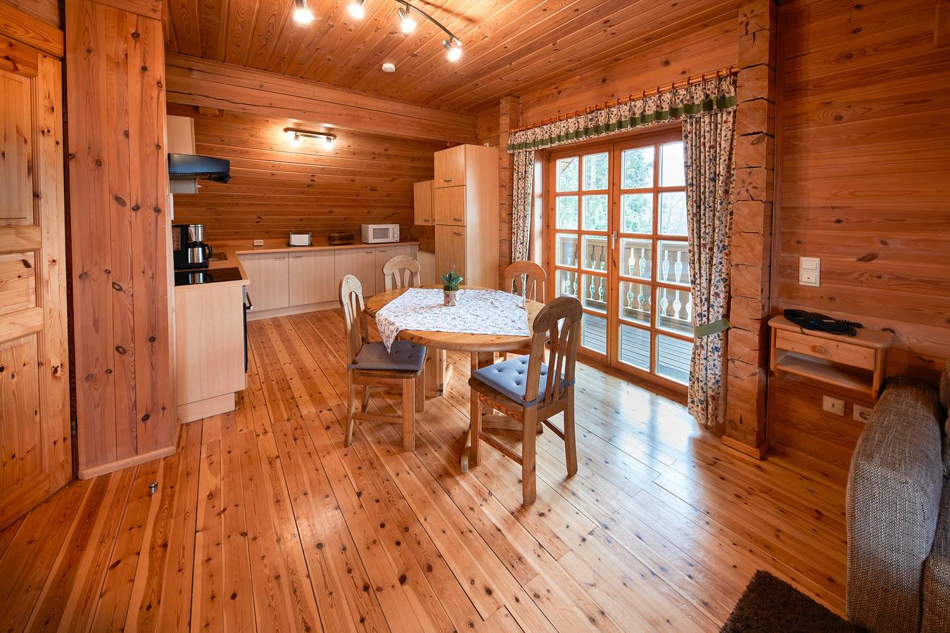 Ganze Wohnung, Ferienwohnung 'Carina' mit Gemeinschaftsterrasse, Gemeinschaftsgarten und Wi-Fi in Schmallenberg, Hochsauerlandkreis