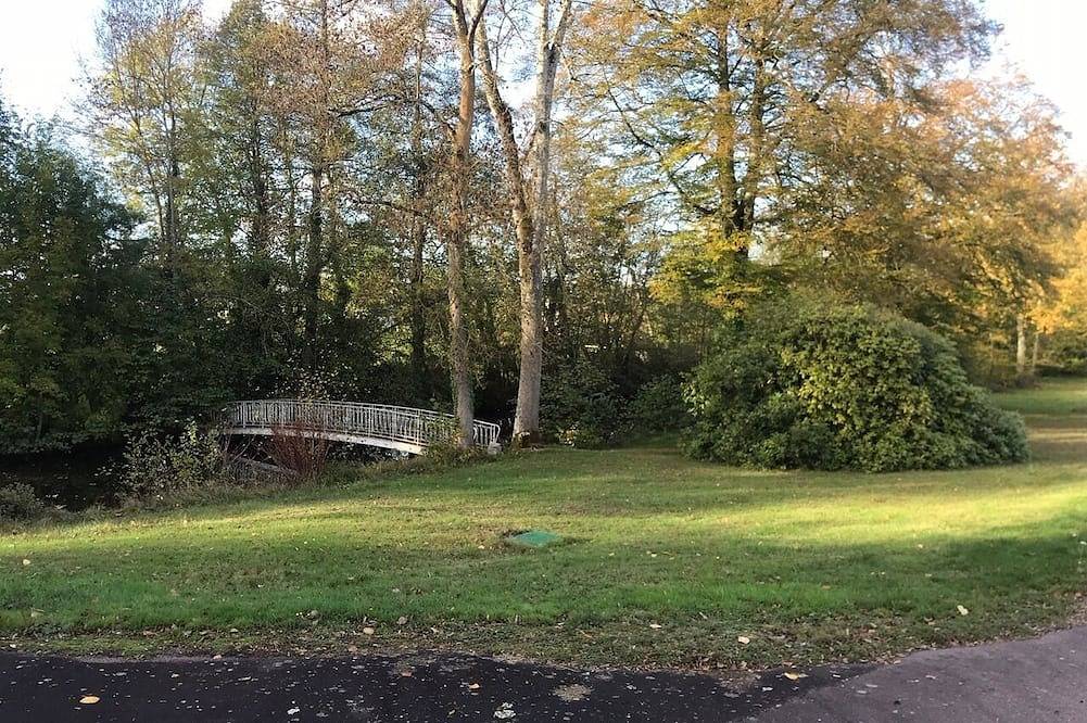 Gîte 6/7 Personnes Dans un Domaine Verdoyant, Cadre Nature Pour se Ressourcer in Saint-Denis-sur-Sarthon, Parc naturel régional Normandie-Maine