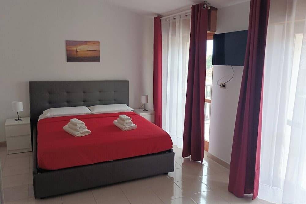 Apartamento entero, Cozy Penthouse with balconies a stone's throw from the station in Vibo Marina, Vibo Valentia
